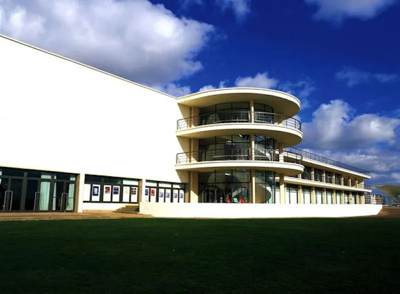 Classic Modernist pavilion, T74 (photo 2)