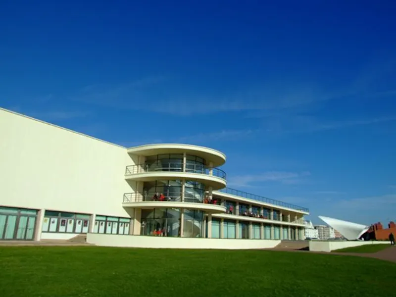 Classic Modernist pavilion, T74 (photo 5)
