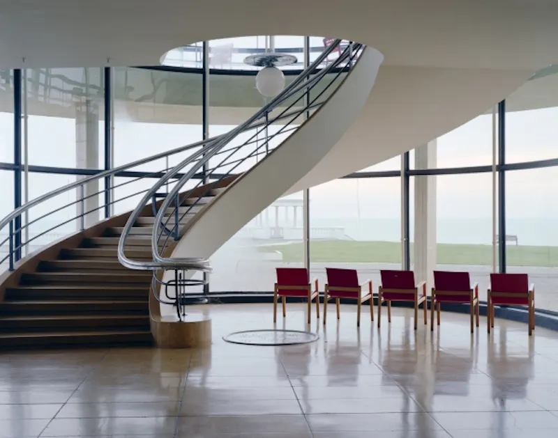 Entrance hall at Classic Modernist pavilion, T74 (photo 10)