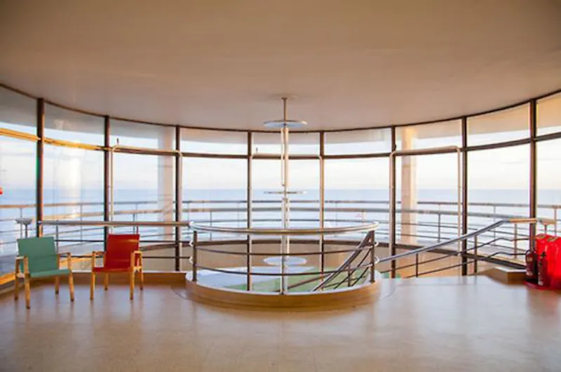 Classic Modernist pavilion, T74 (photo 18)