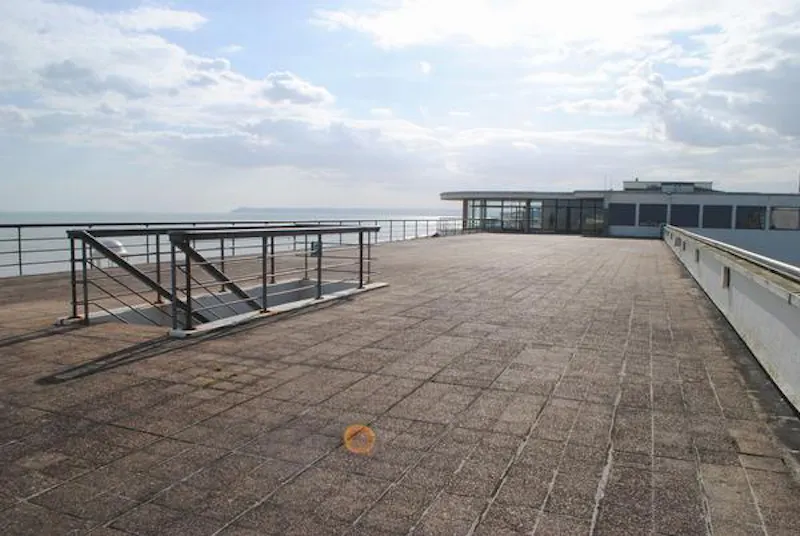 Classic Modernist pavilion, T74 (photo 46)