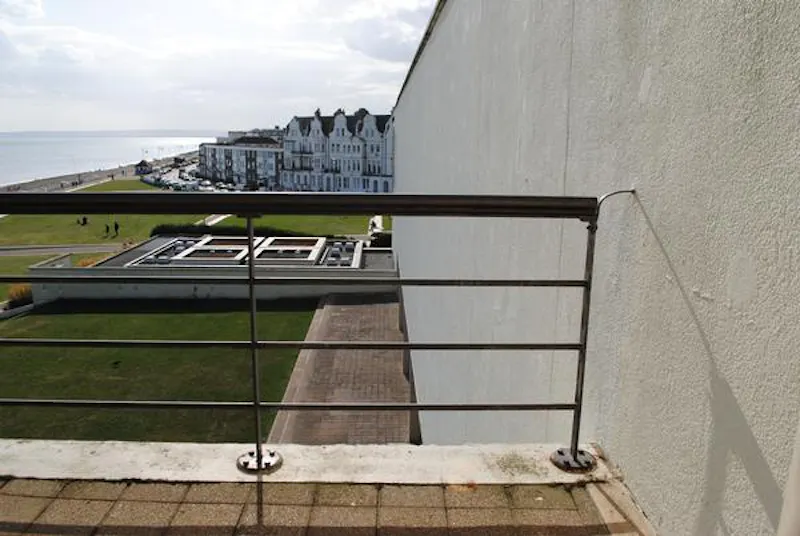 Classic Modernist pavilion, T74 (photo 47)
