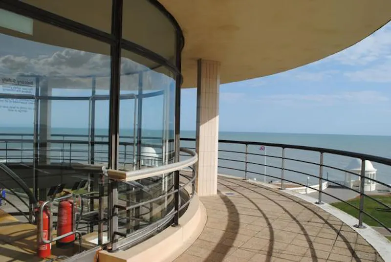 Classic Modernist pavilion, T74 (photo 48)