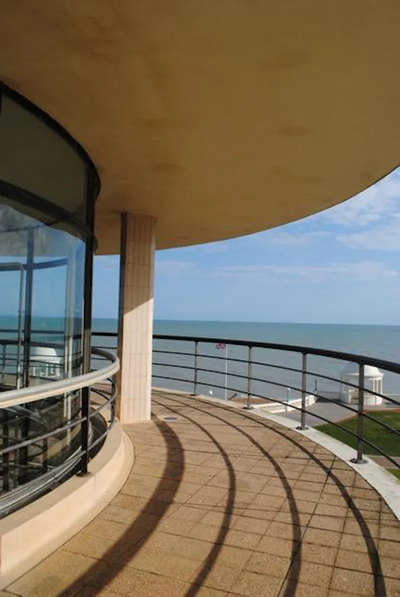 Classic Modernist pavilion, T74 (photo 52)