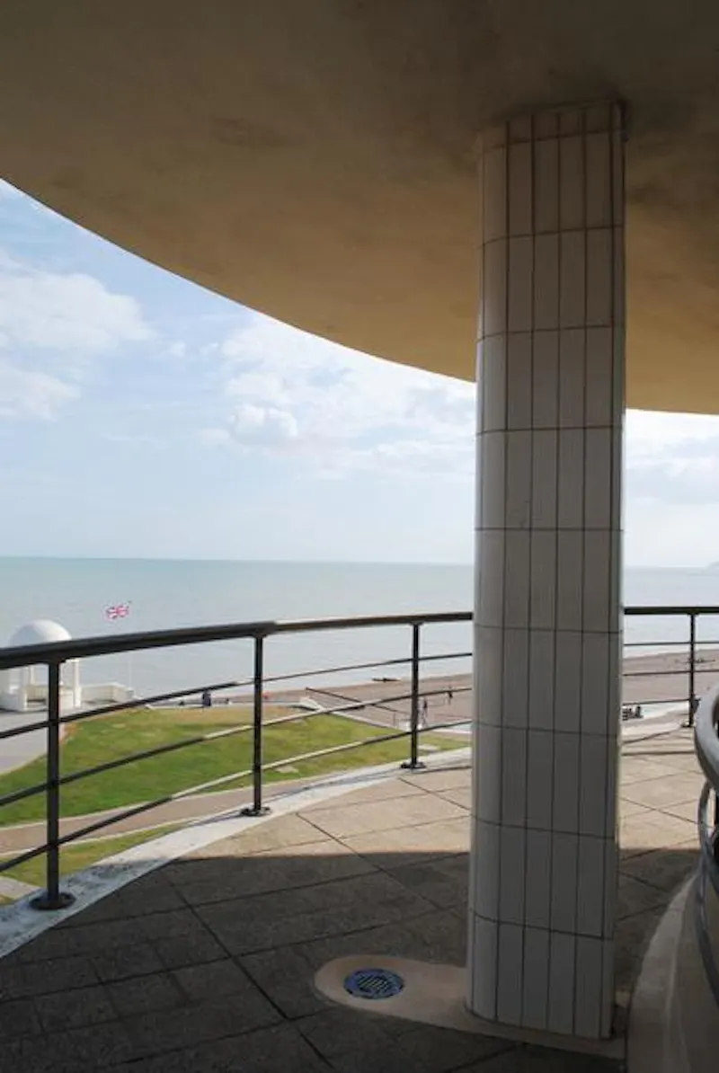 Classic Modernist pavilion, T74 (photo 54)