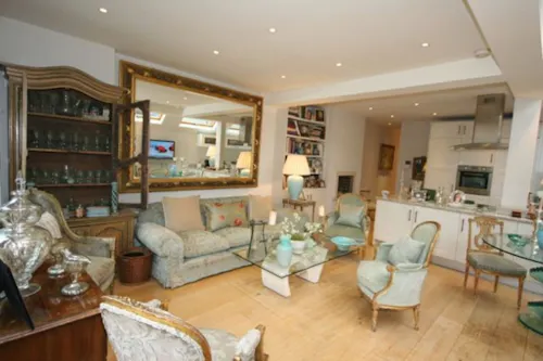 Pretty Parsons Green garden flat, F976