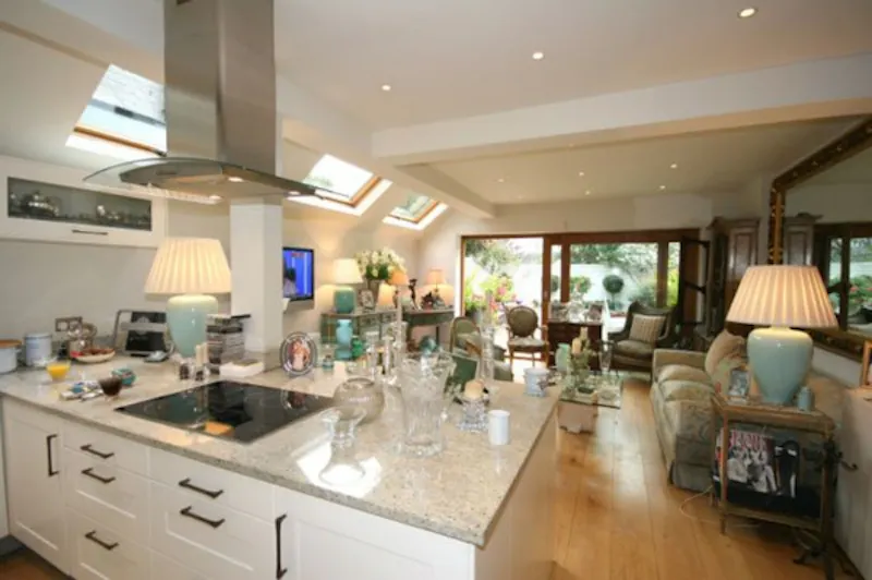 Kitchen at Pretty Parsons Green garden flat, F976 (photo 7)