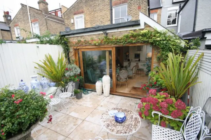 Pretty Parsons Green garden flat, F976 (photo 12)