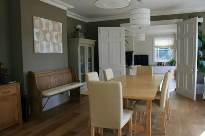 Dining room at East Hampshire orchard house, K319 (photo 9)