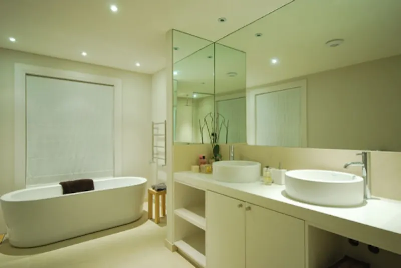 Bathroom at East Hampshire orchard house, K319 (photo 16)