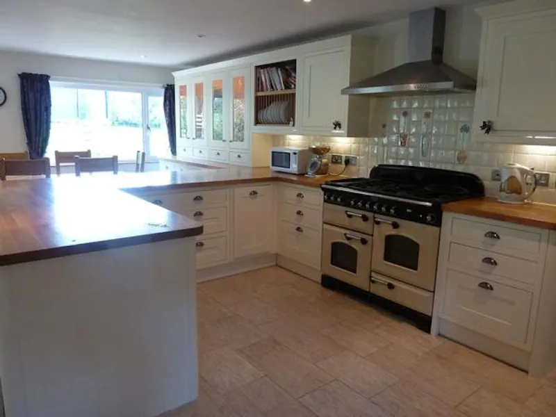 Aga at East Grinstead bungalow, C789 (photo 3)