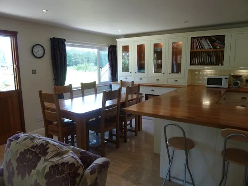 East Grinstead bungalow, C789 (photo 8)