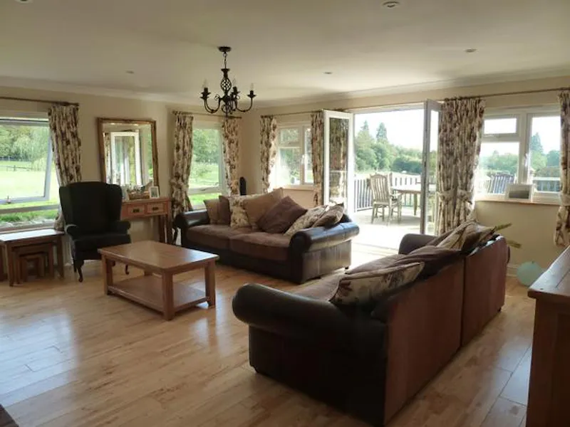 East Grinstead bungalow, C789 (photo 16)