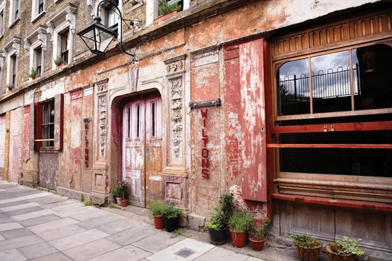 Shadwell music hall, P208 (photo 1)