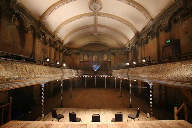 Shadwell music hall, P208 (photo 5)