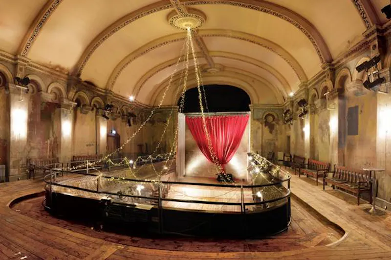 Shadwell music hall, P208 (photo 6)