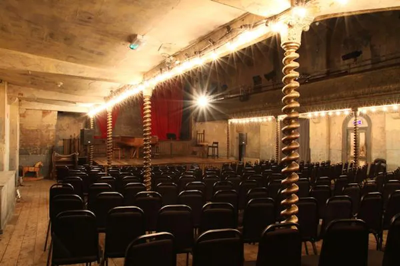Shadwell music hall, P208 (photo 7)