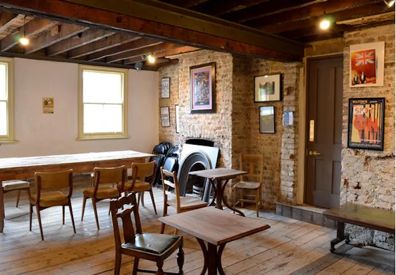 Shadwell music hall, P208 (photo 10)