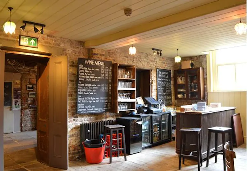 Shadwell music hall, P208 (photo 11)