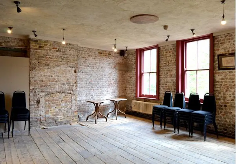 Shadwell music hall, P208 (photo 13)
