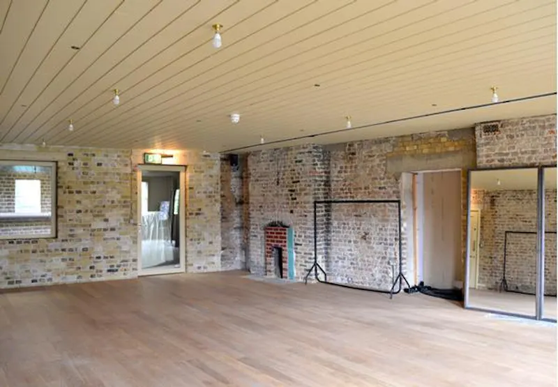 Shadwell music hall, P208 (photo 17)
