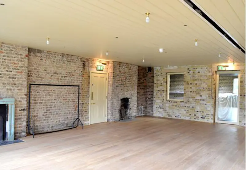 Shadwell music hall, P208 (photo 18)