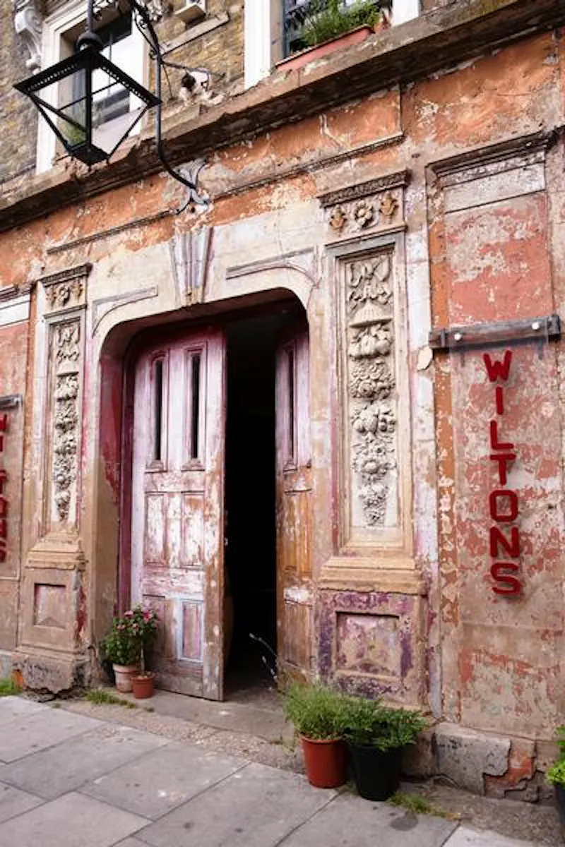 Shadwell music hall, P208 (photo 22)