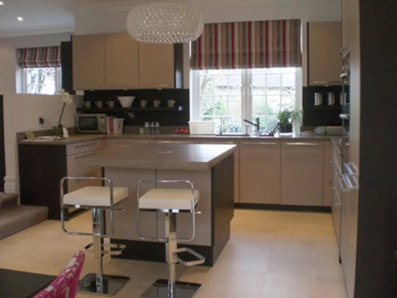 Kitchen at Film location D2013 in London (photo 15)