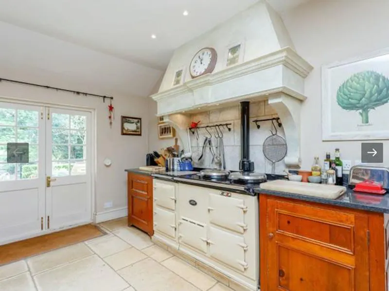 Aga at Idyllic old rectory in Balcombe, A1219 (photo 7)