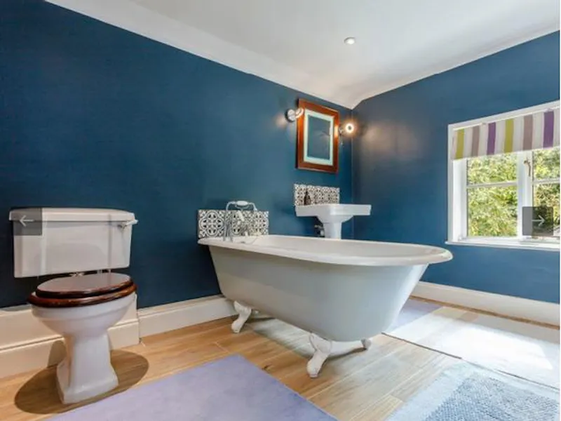 Bathroom at Idyllic old rectory in Balcombe, A1219 (photo 20)