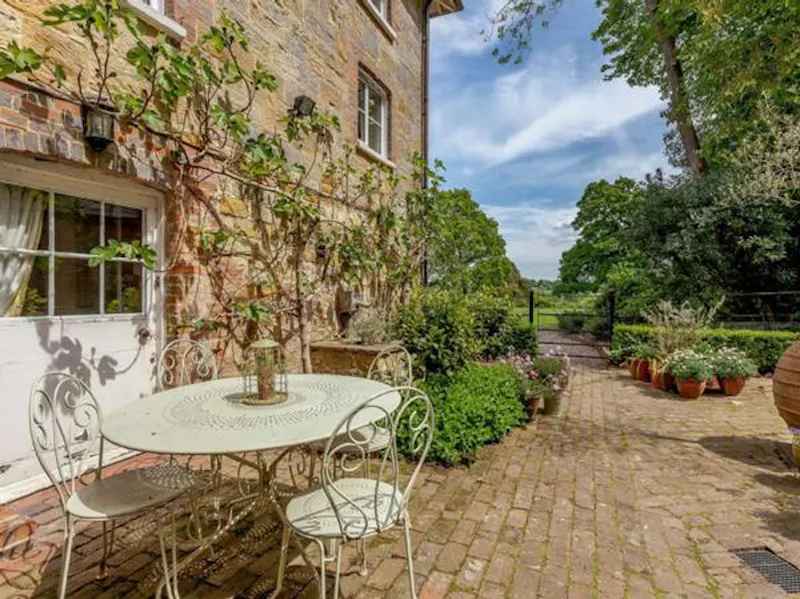 Idyllic old rectory in Balcombe, A1219 (photo 21)