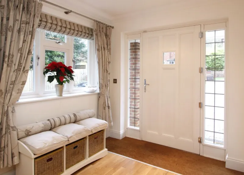 Entrance hall at Detached Cobham family house, D2017 (photo 2)