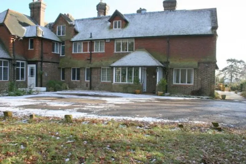 Film location E329 in Surrey (photo 1)