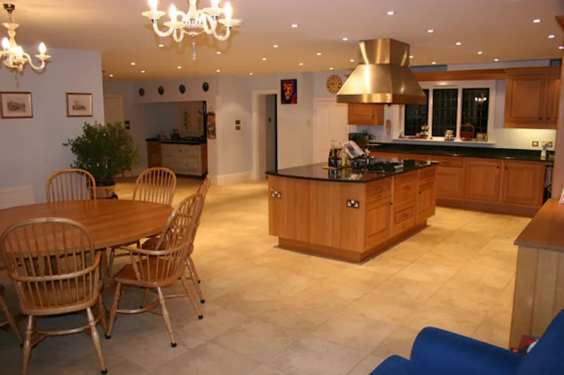 Kitchen at Film location E329 in Surrey (photo 8)