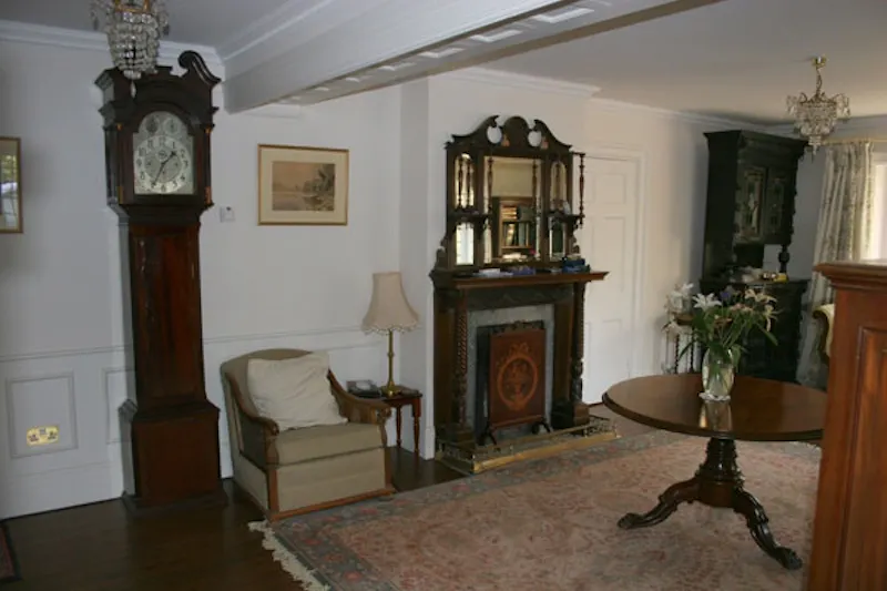 Film location E329 in Surrey (photo 11)