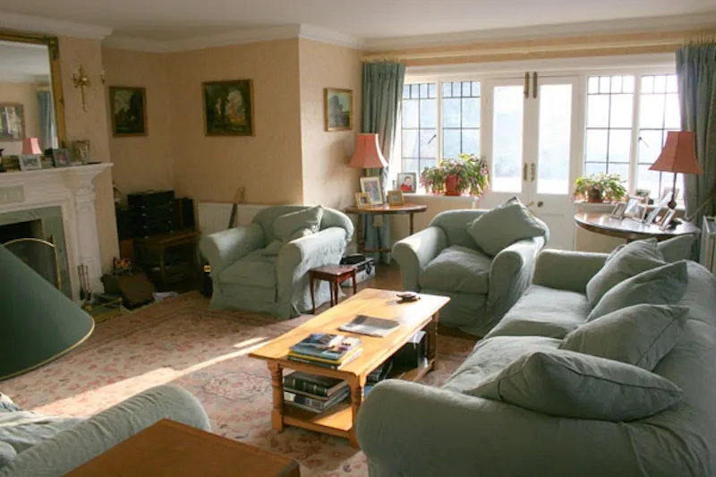 Living Room at Film location E329 in Surrey (photo 13)