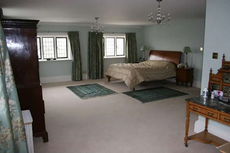 Bedroom at Film location E329 in Surrey (photo 29)