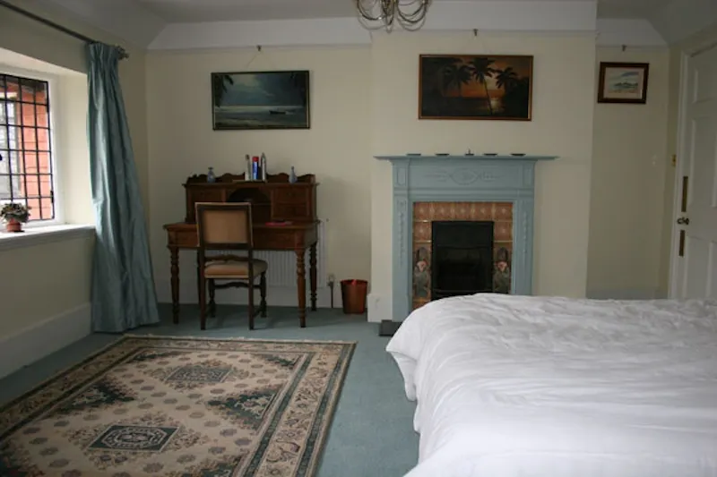 Film location E329 in Surrey (photo 35)