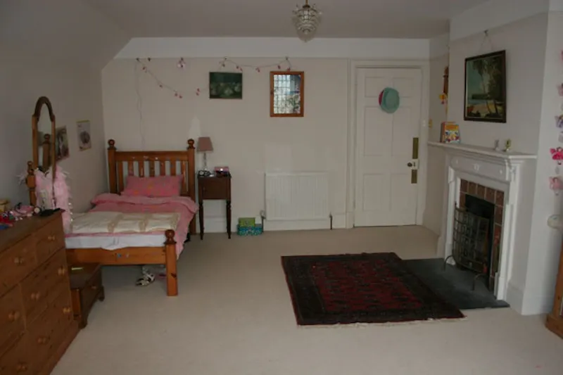 Bedroom - child's at Film location E329 in Surrey (photo 37)
