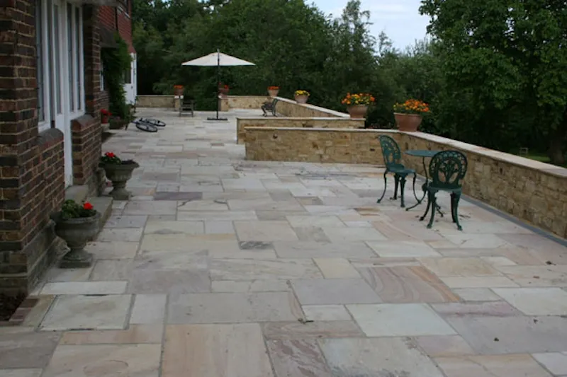 Terrace/Patio at Film location E329 in Surrey (photo 45)
