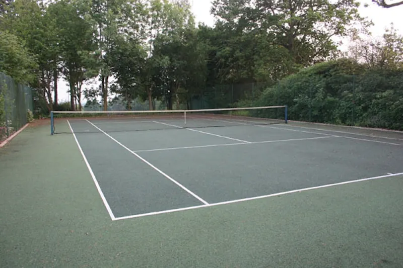 Tennis court at Film location E329 in Surrey (photo 47)