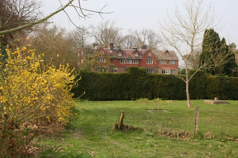 Film location E329 in Surrey (photo 51)