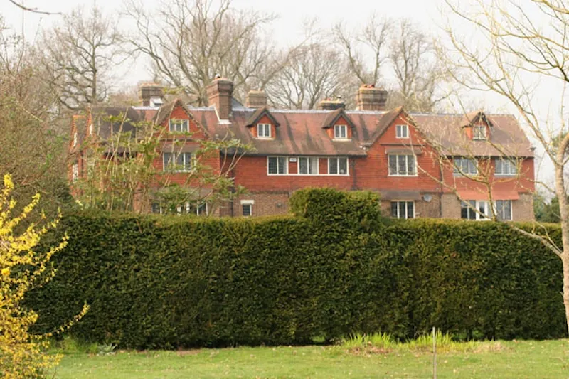 Film location E329 in Surrey (photo 52)