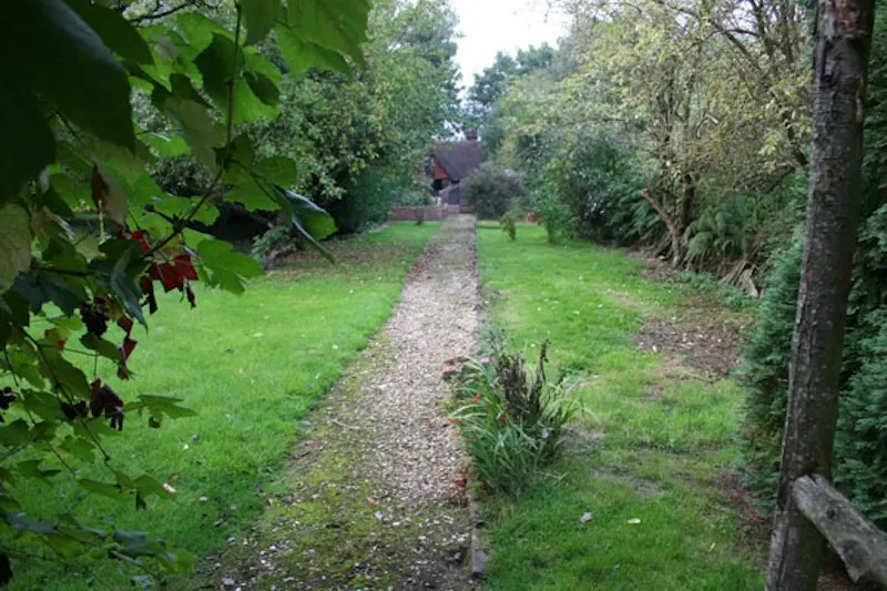Film location E329 in Surrey (photo 53)