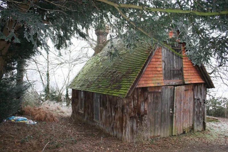 Shed at Film location E329 in Surrey (photo 60)