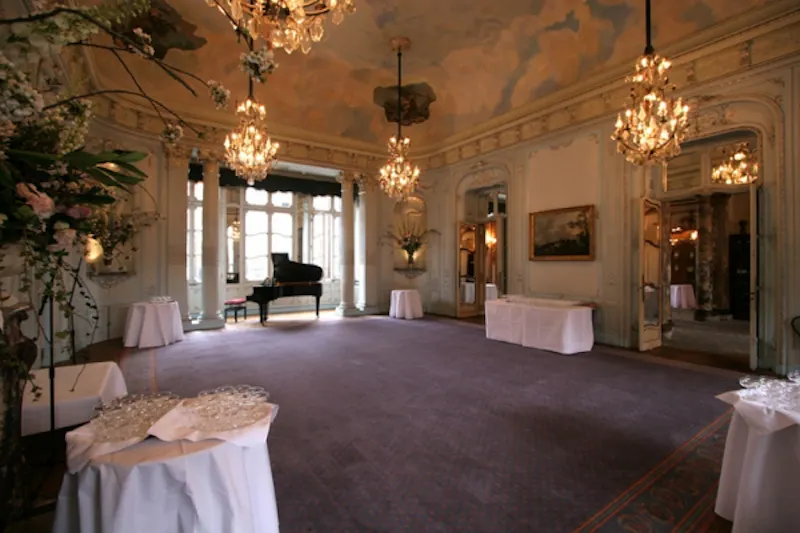 Ballroom at Mayfair private members' club, R734 (photo 2)