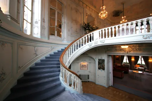 Mayfair private members' club, R734