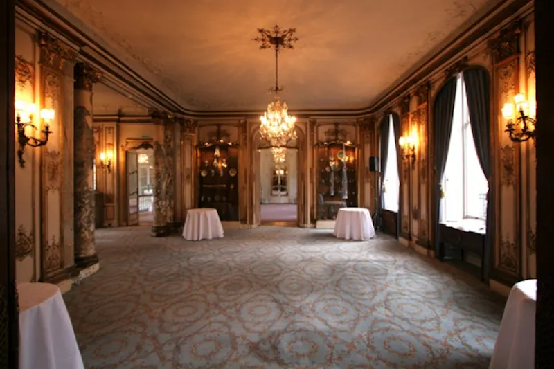 Dining room at Mayfair private members' club, R734 (photo 15)