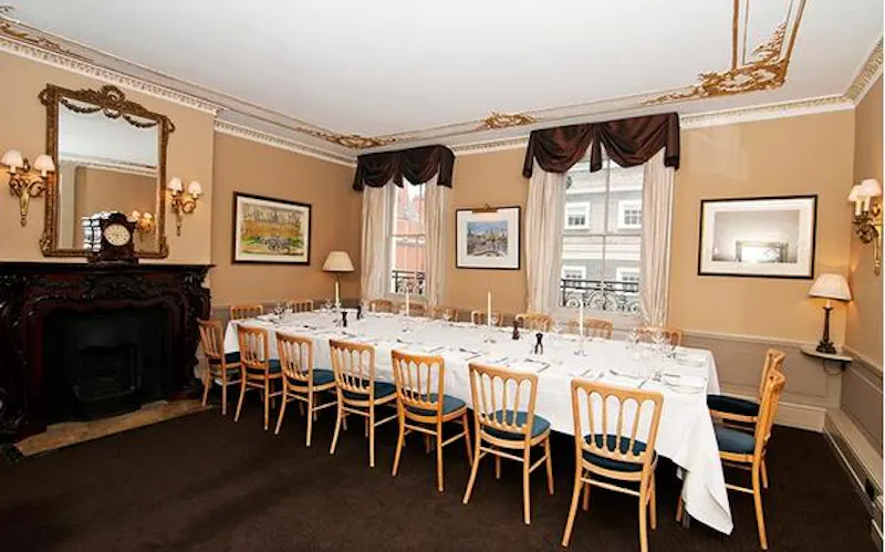 Dining room at Mayfair private members' club, R734 (photo 23)