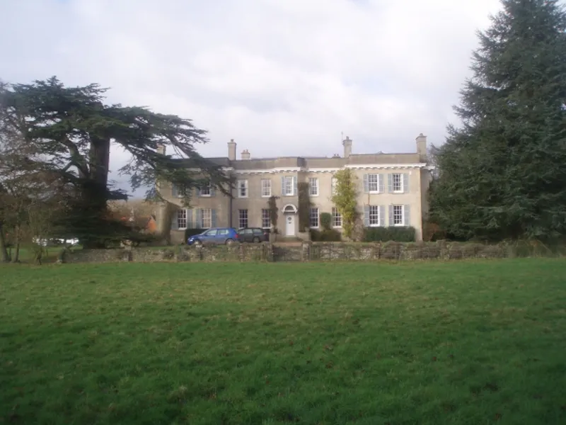 Film location E335 in Surrey (photo 1)